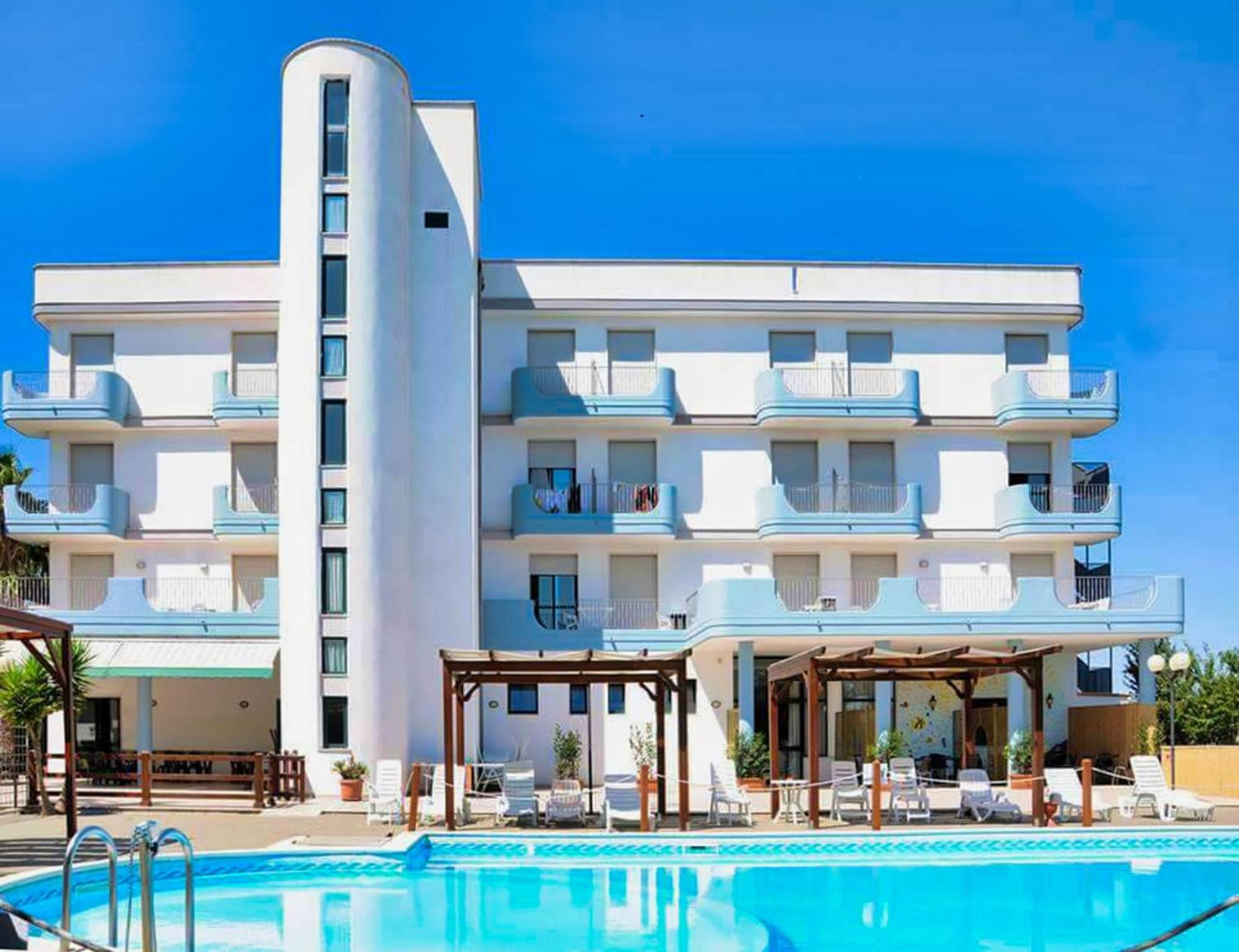 Hotel Villaggio Aurora ซานเปียโตร อิน เบวานญา ภายนอก รูปภาพ