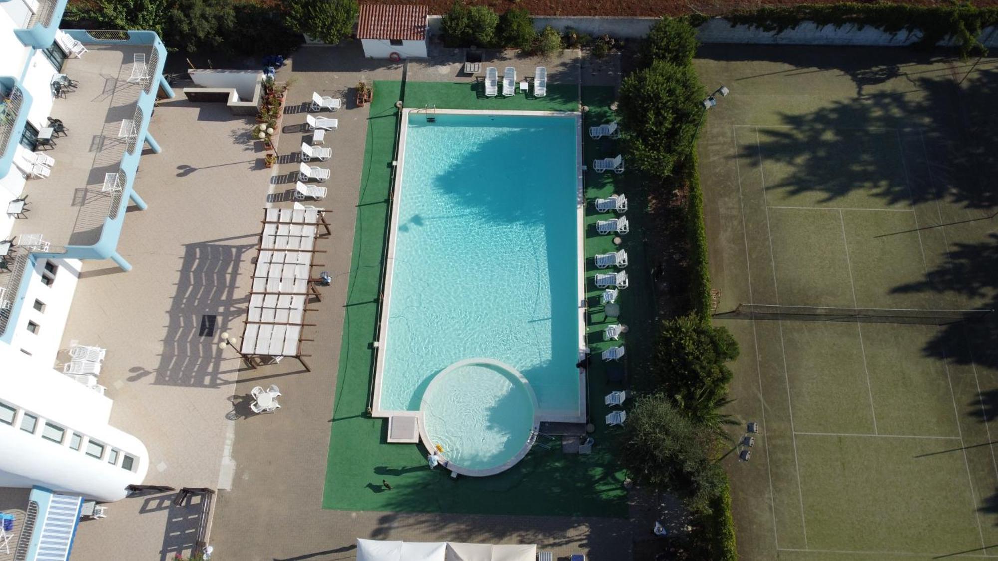 Hotel Villaggio Aurora ซานเปียโตร อิน เบวานญา ภายนอก รูปภาพ